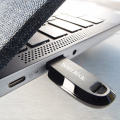 USB flash memorija SanDisk Ultra Curve 3.2 32GB crna